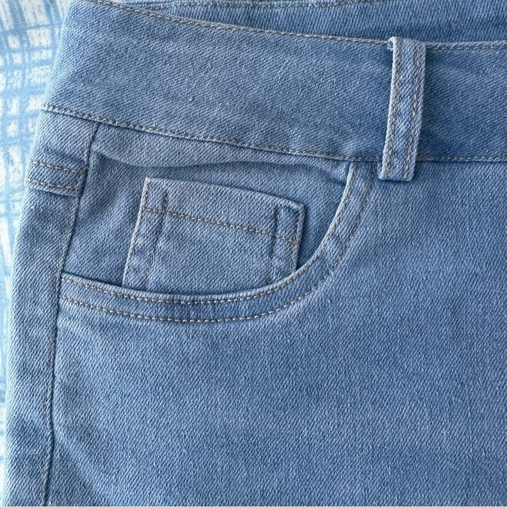 Light Blue Crop Denim Stretchy Jeans | Size XL - Picture 3 of 9